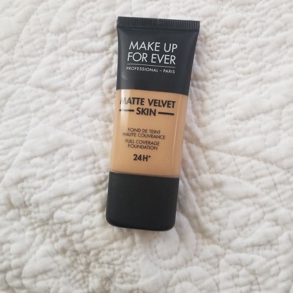 Makeup Forever Other - Makeup forever Matt velvet Skin 24 hr Y315